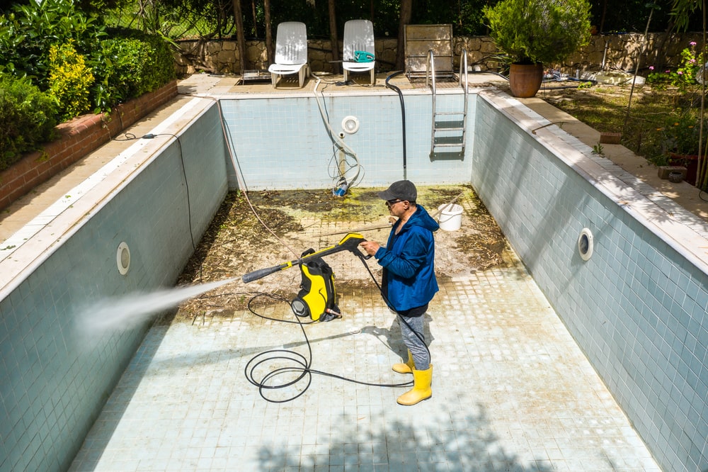 Read more about the article Pool Cleaning Business License Requirement Guide
